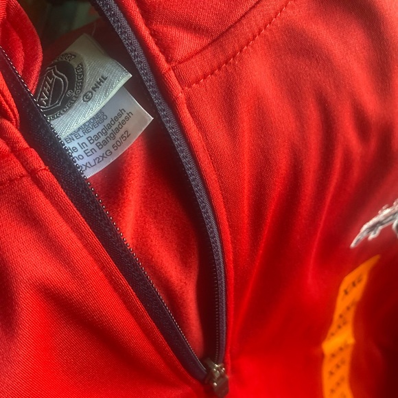 Brand New Washington Capitals NHL Pullover - Picture 2 of 4